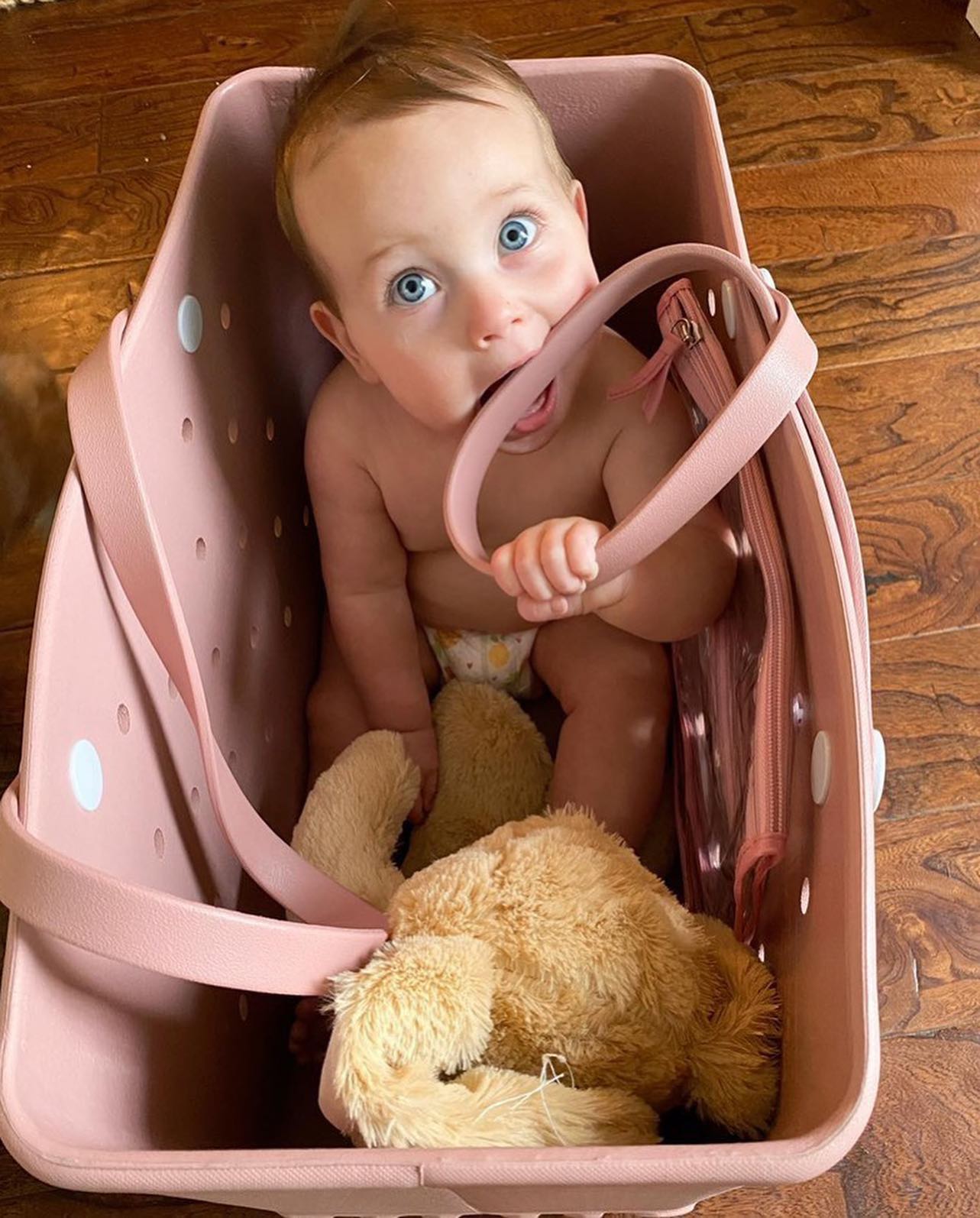 Jäykkä rantalaukku - Värikäs muotoilu ja suuri tilavuus