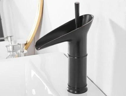 Robinet Cascade Baie – Stil Antic și Elegant