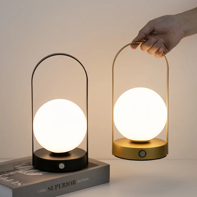 Drahtlose Tischlampe — Einstellbare Lichtintensität