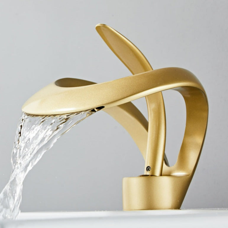 Rubinetto da Bagno Moderno – Design Curvo ed Elegante
