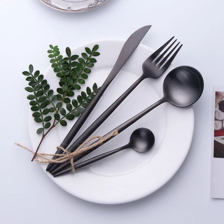 Lyxiga Bestickset – För ett Elegant och Distinkt Bord