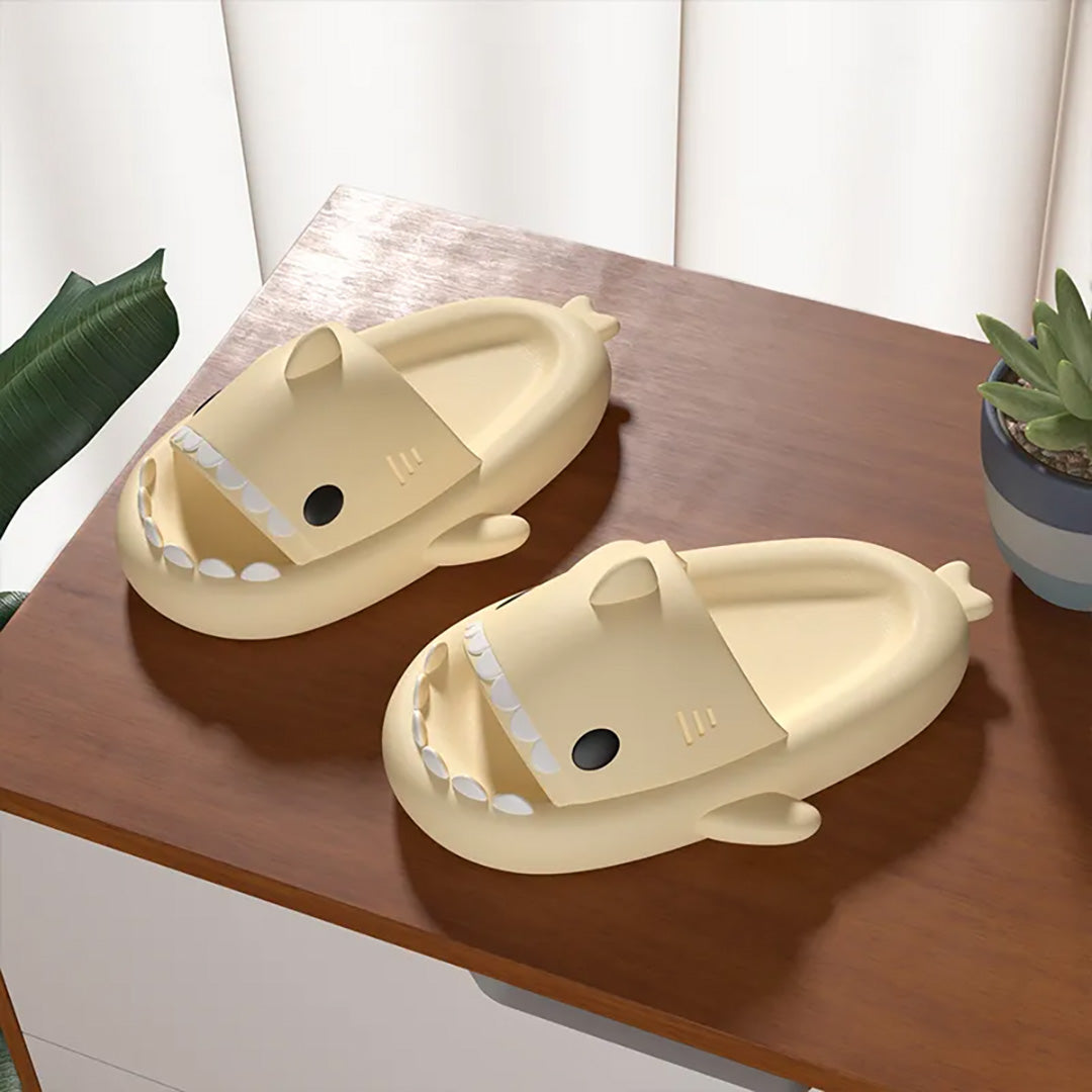 Requin Slippers – Fun en Comfortstijl