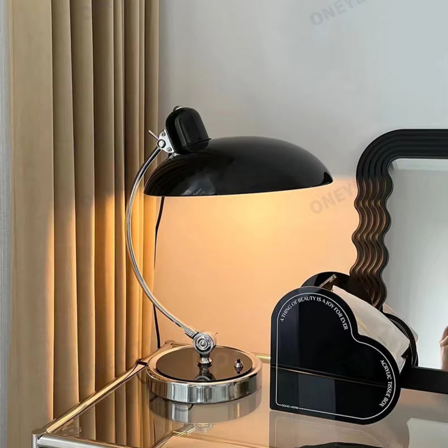 Lampă de birou modernă – stil elegant și structură solidă