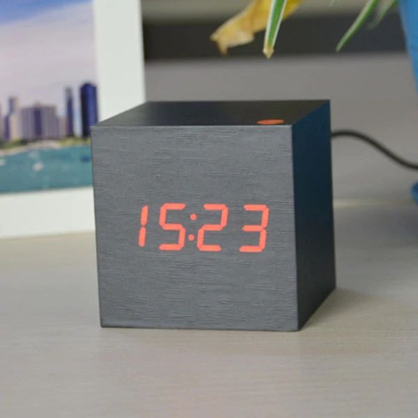 Cube Digital Clock – Minimalist Design and LED Display