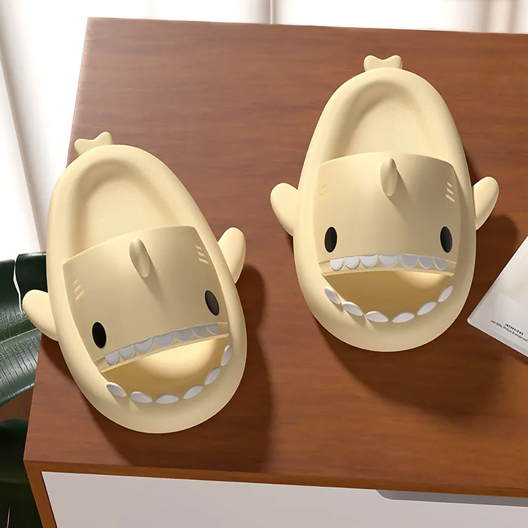 Requin Slippers – Fun en Comfortstijl