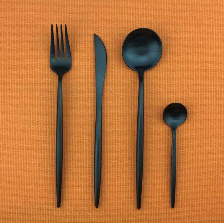 Lyxiga Bestickset – För ett Elegant och Distinkt Bord