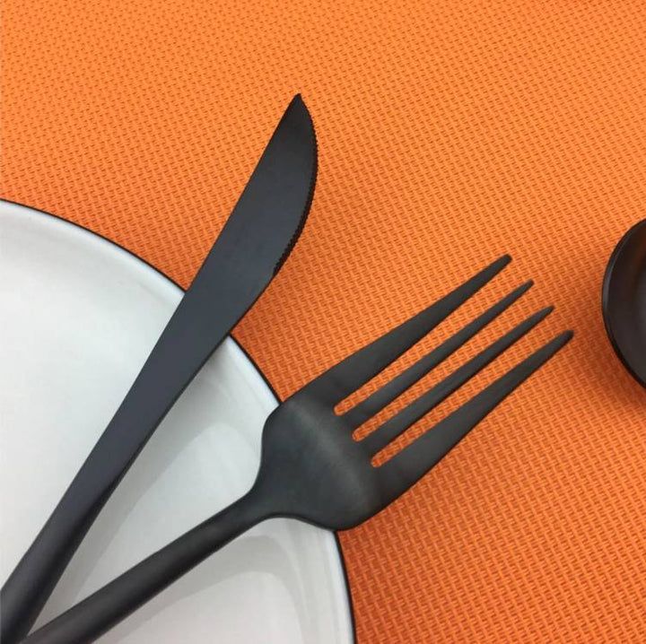 Lyxiga Bestickset – För ett Elegant och Distinkt Bord