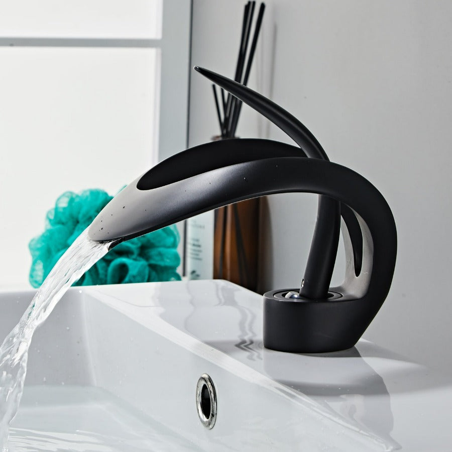 Rubinetto da Bagno Moderno – Design Curvo ed Elegante