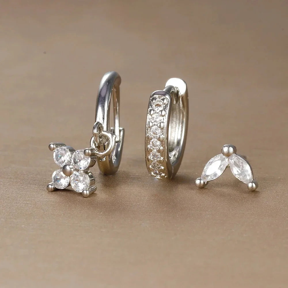 Ensemble Ohrringe und Piercings – Vielseitigkeit und subtile Brillanz