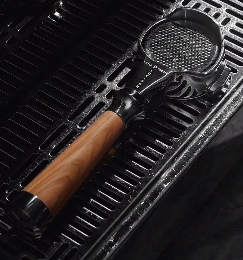Suporte de Filtro de Café – Estilo Barista Sem Fundo