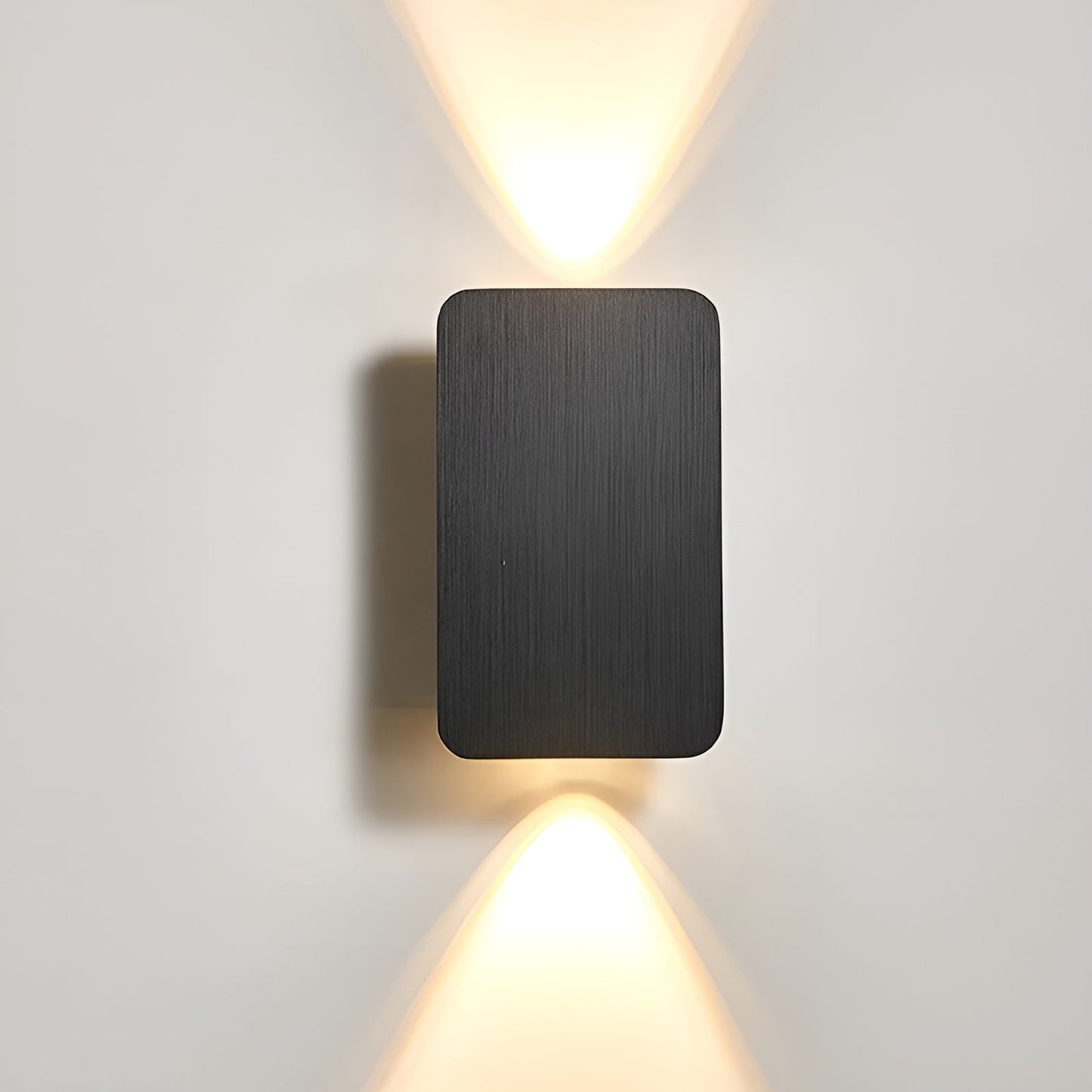 Minimalist LED Wall Sconce – Subtle Light and Contemporary Line