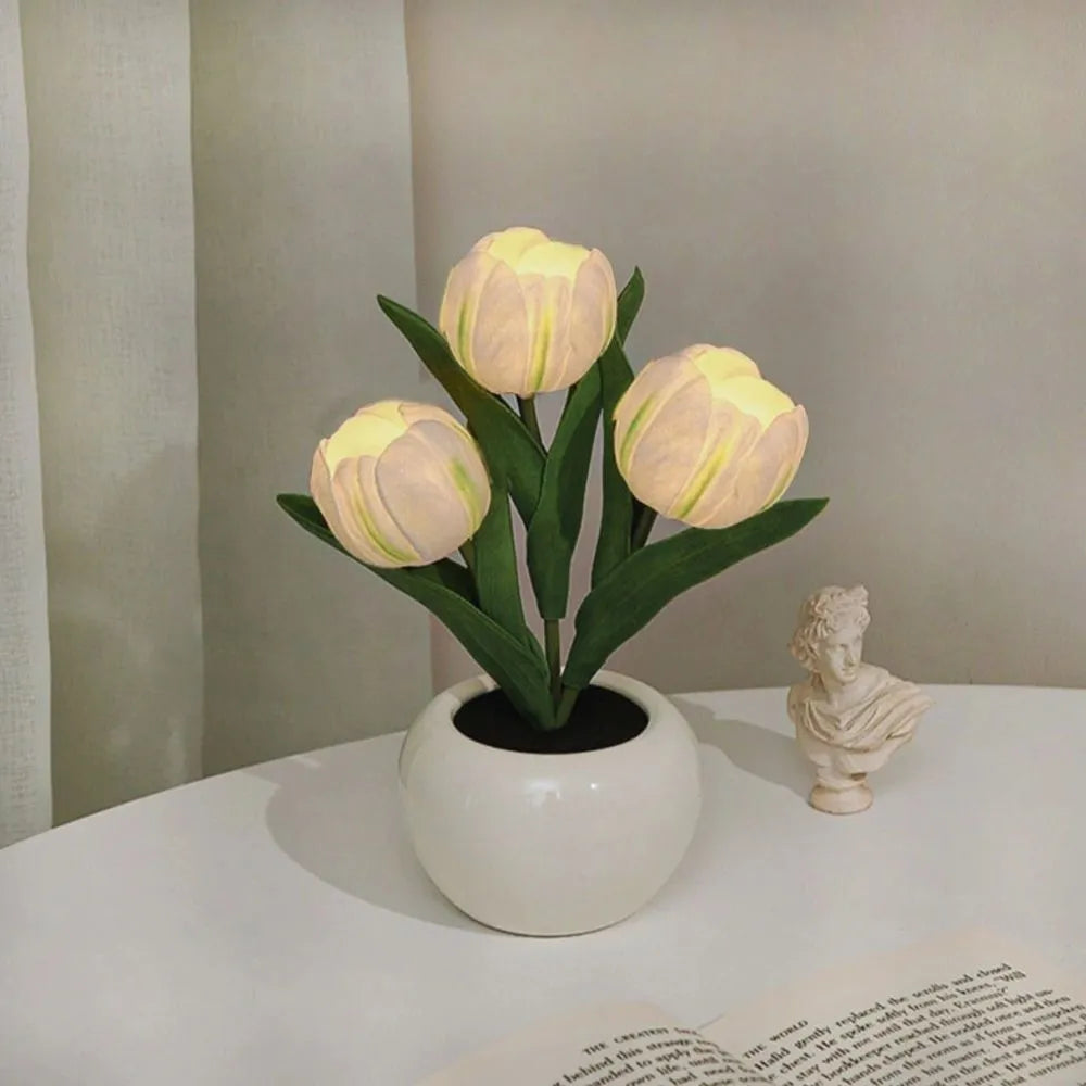 Dekorativ lampe Tulipan – Varme og raffineret atmosfære 