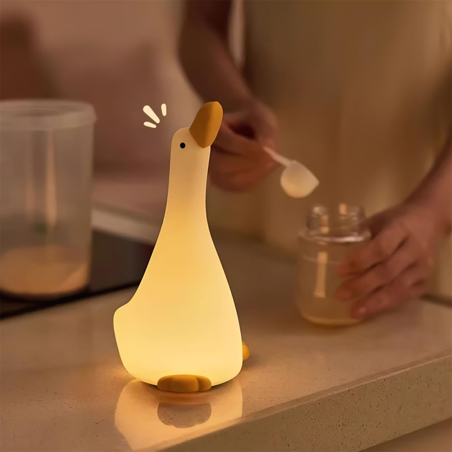 Lampka nocna Enchanted Goose - dotykowe światło i kojący design