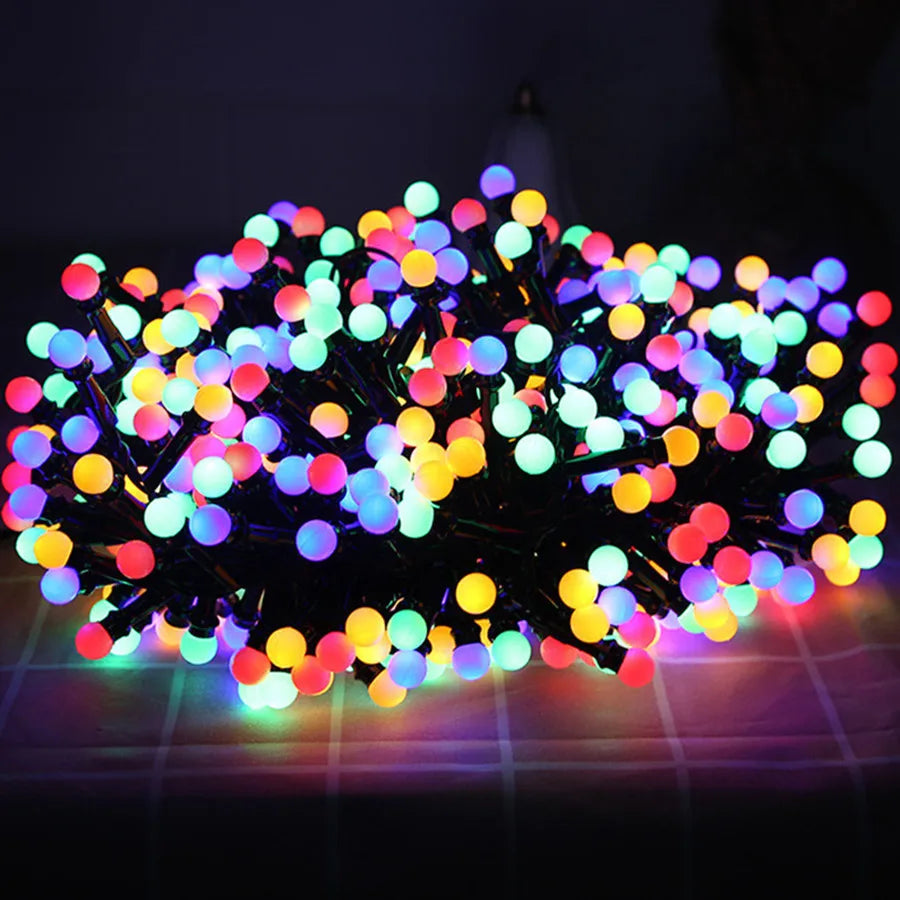 Ghirlanda LED impermeabile per esterni — giardino, terrazza e serate illuminate 