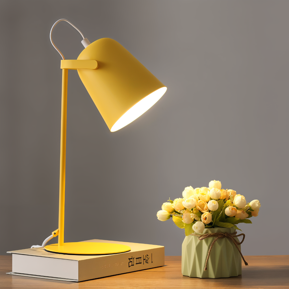 Moderní otočná stolní lampa – elegance a funkčnost 