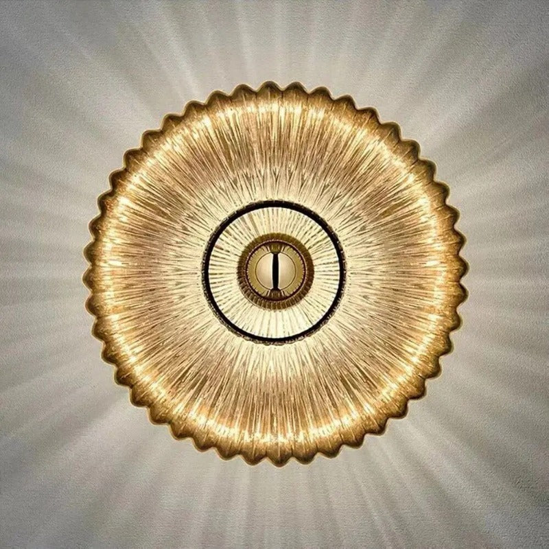 Aplica de perete din sticlă ondulată – eleganță și lumină blândă 