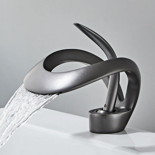 Grifo de Baño Moderno – Diseño Curvado y Elegante 
