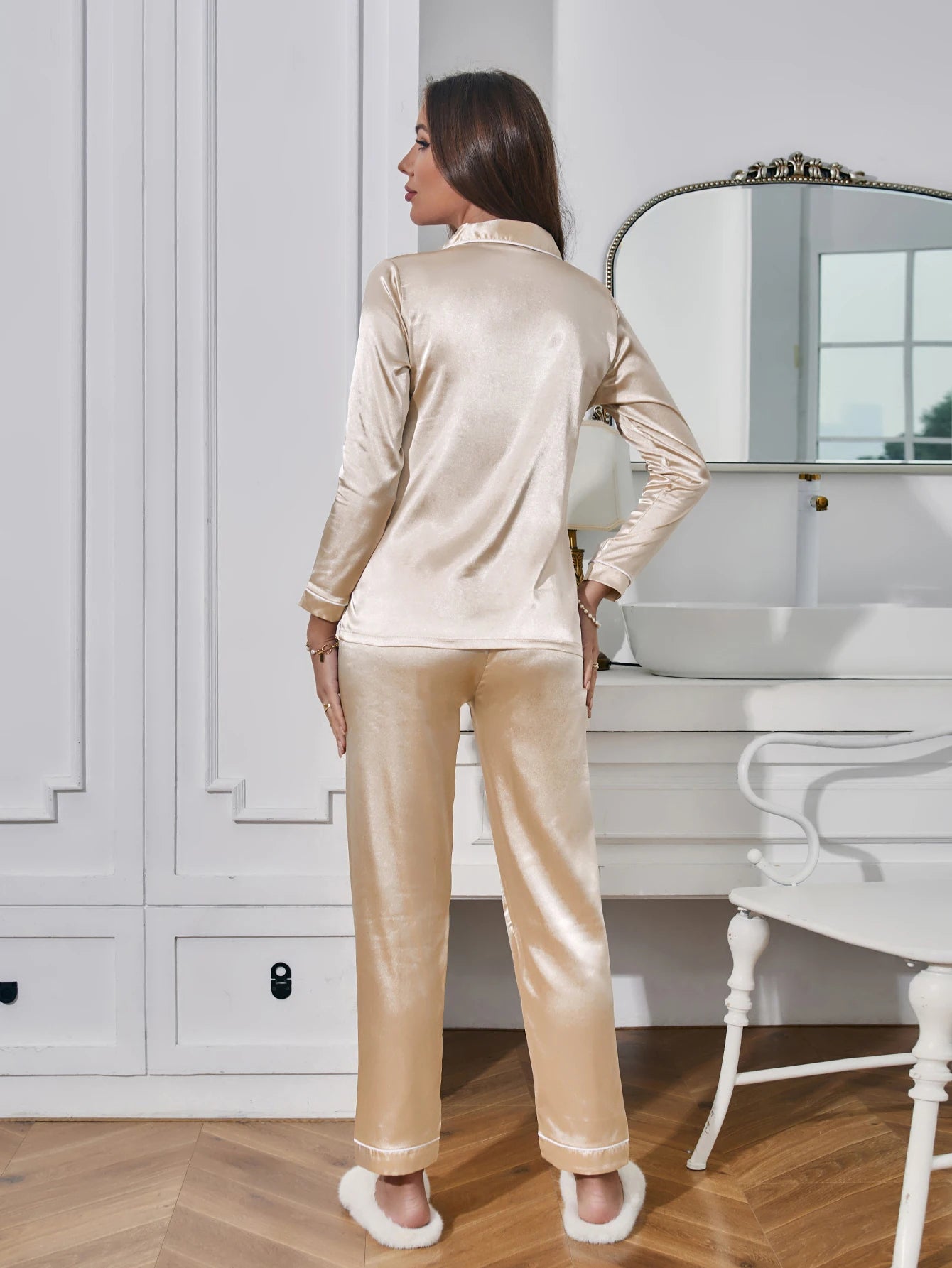 Sandra | Pyjamas Skinnende – Nattlig Eleganse Og Delikat Berøring 