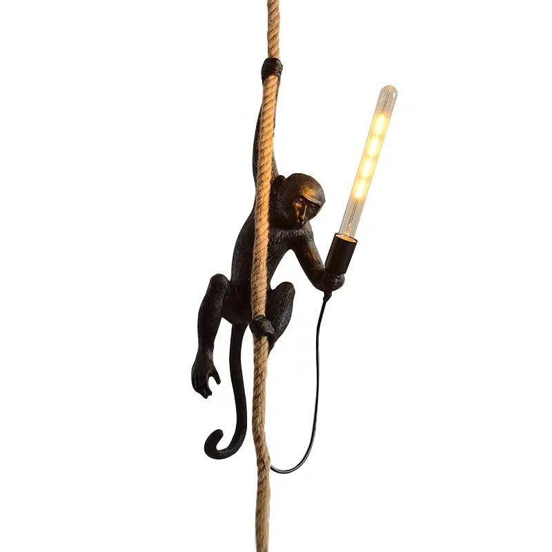 Lampa Suspendată Maimuță Cu Sfoară – Decorațiune Originală Și Jucăușă 