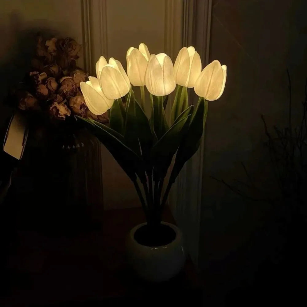 Dekorativ lampe Tulipan – Varme og raffineret atmosfære 