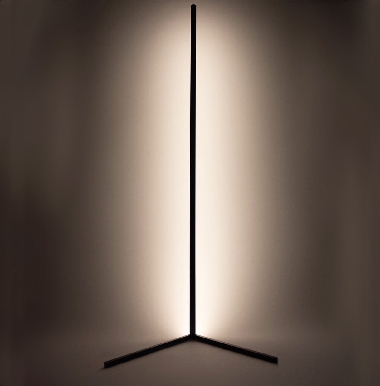 Lampa LED de colț – Iluminare ambientală și design minimalist 