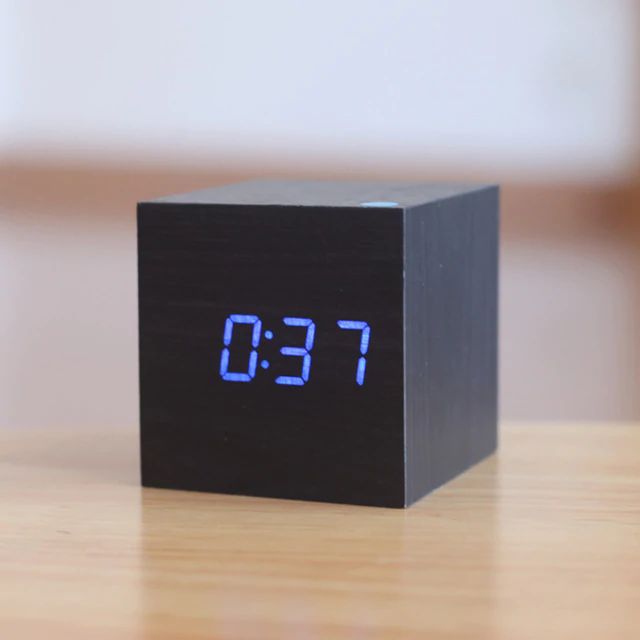 Cube Digital Clock – Minimalist Design and LED Display 
