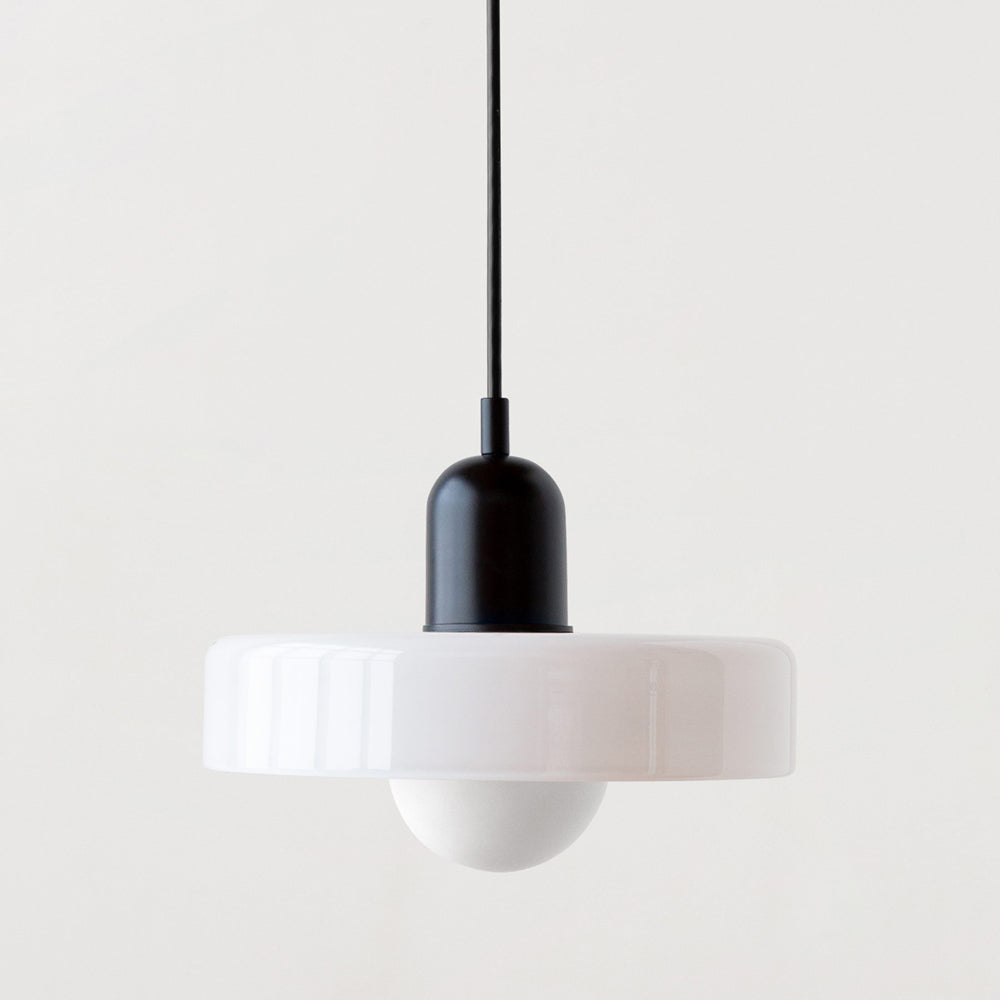 Lampa dekoracyjna wisząca – żywe kolory i bohemski duch 