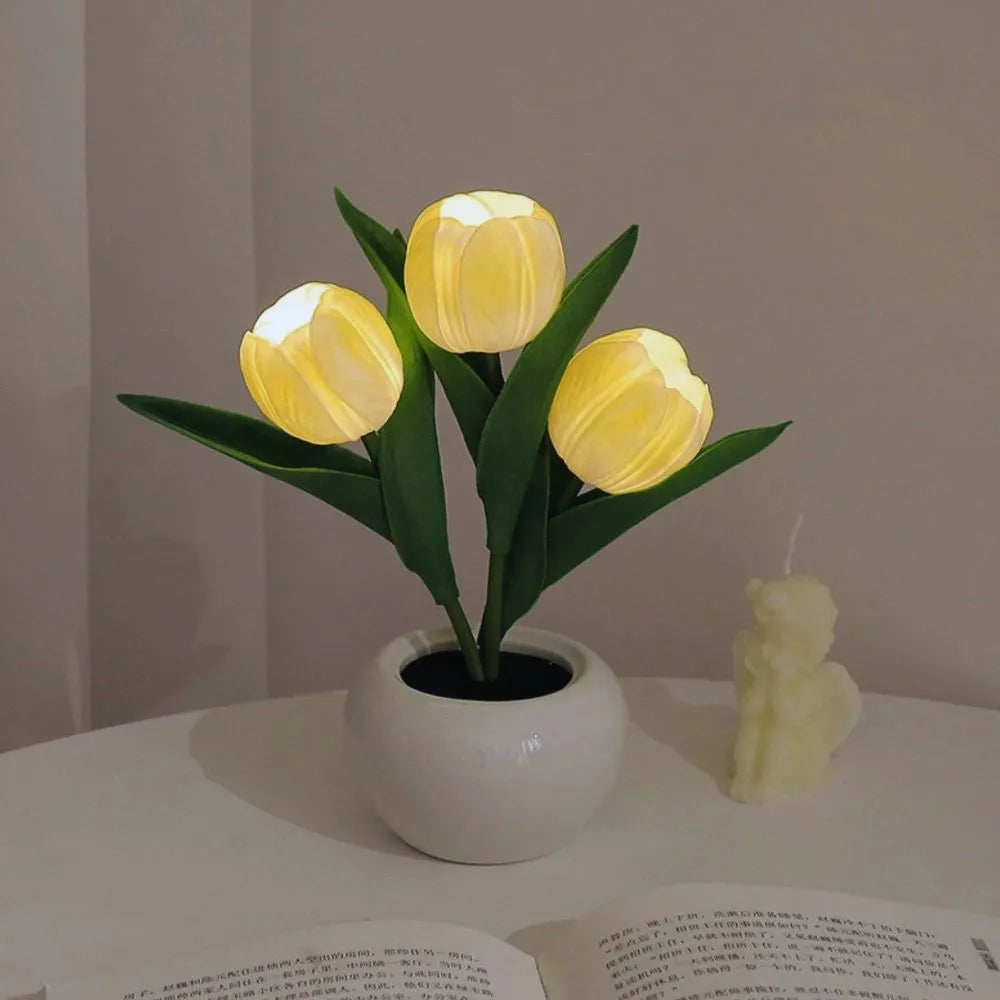Dekorativ lampe Tulipan – Varme og raffineret atmosfære 