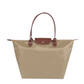 Bonito | Bolsa de Mano Impermeable – Diseño Sutil y Acabados Cuidados 