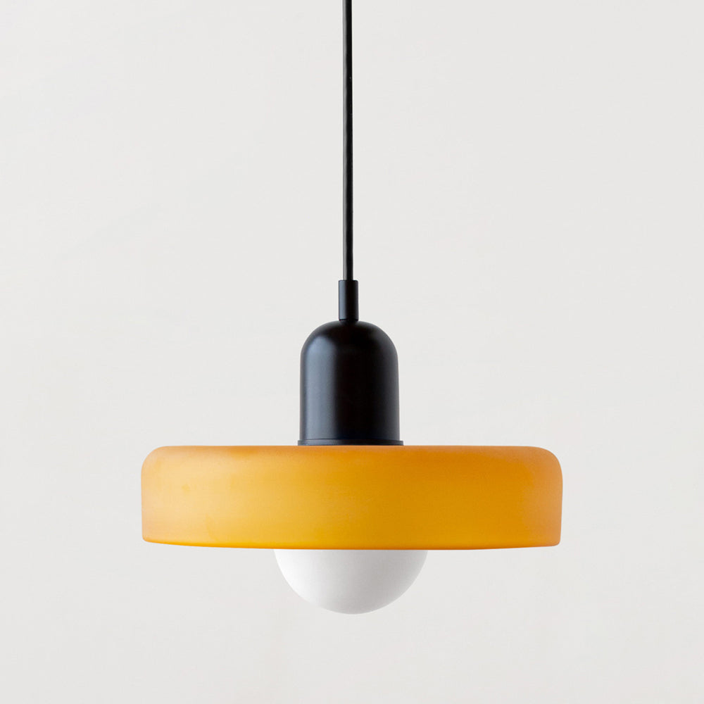 Lampa dekoracyjna wisząca – żywe kolory i bohemski duch 