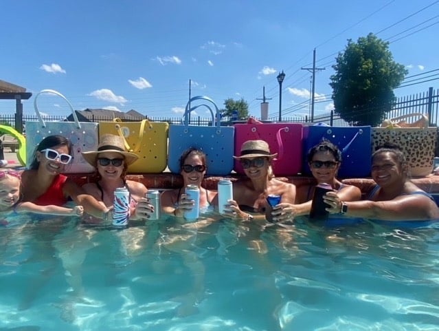 Jäykkä rantalaukku - Värikäs muotoilu ja suuri tilavuus