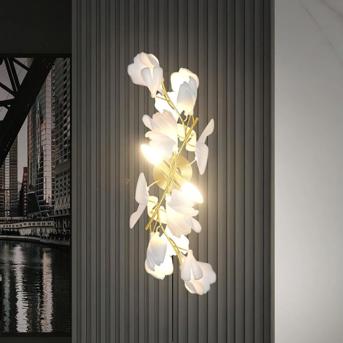 Květinová nástěnná lampa - Zlatá elegance a měkké světlo