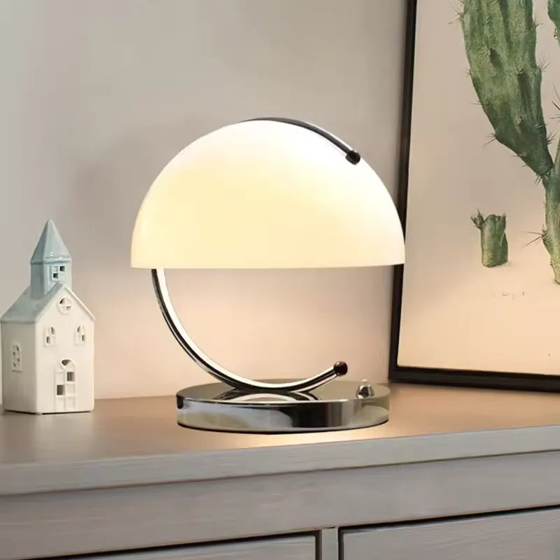 Skandinavisk Bordlampe i Glass – Eleganse og Modernitet 